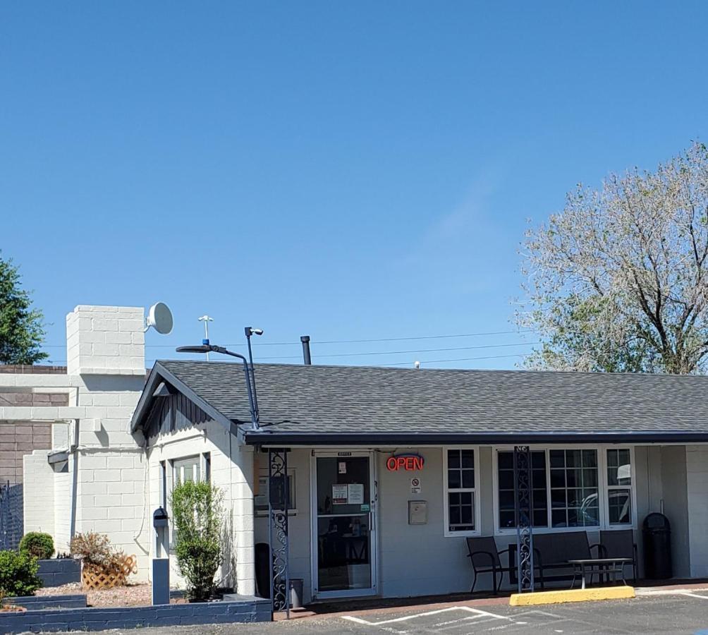 Pinecrest Inn & Suites Flagstaff Exterior photo